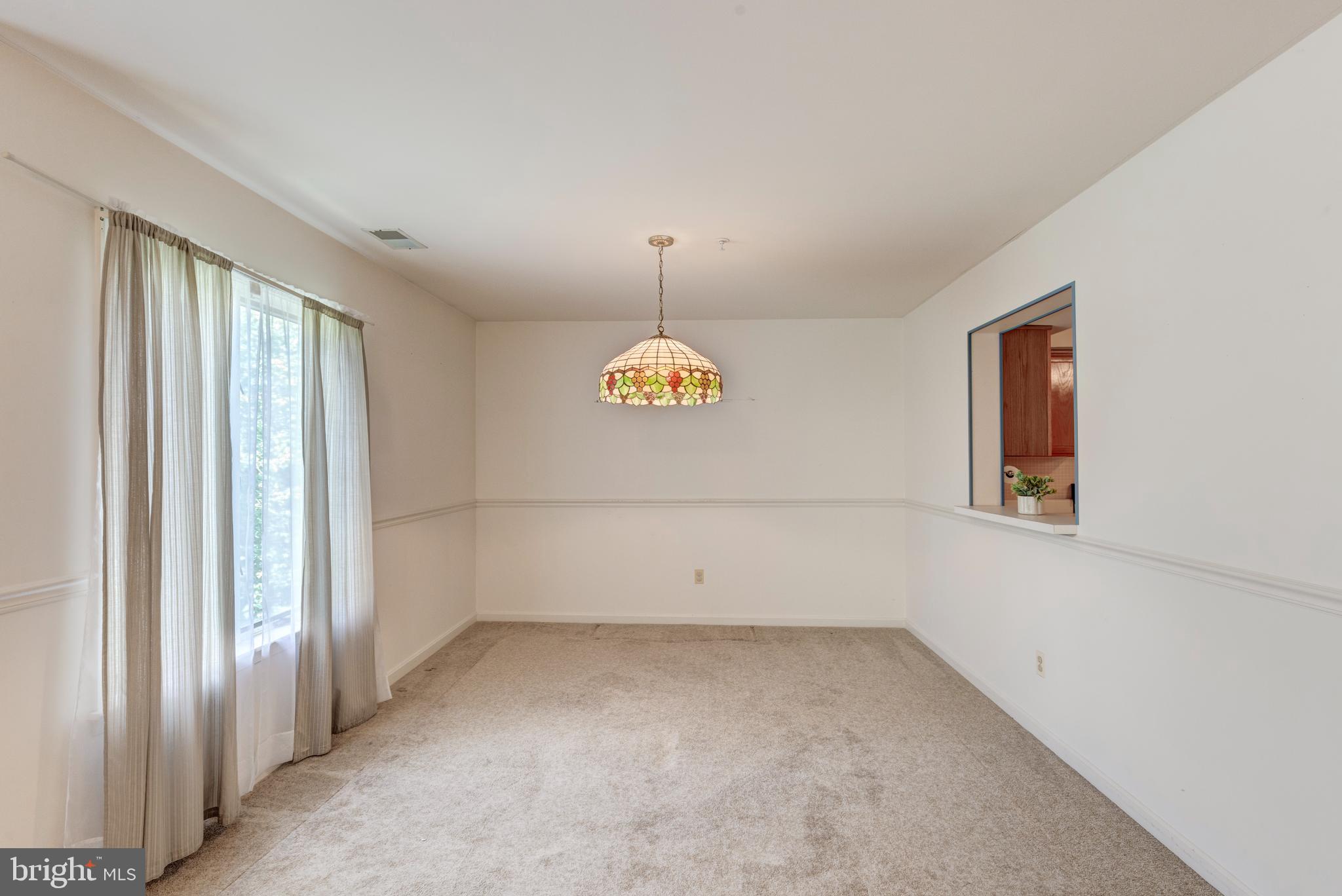 425 Pleasanton Road, Unit C34 Westminster, MD 21157 - Photo 10 of 31 Dining Room