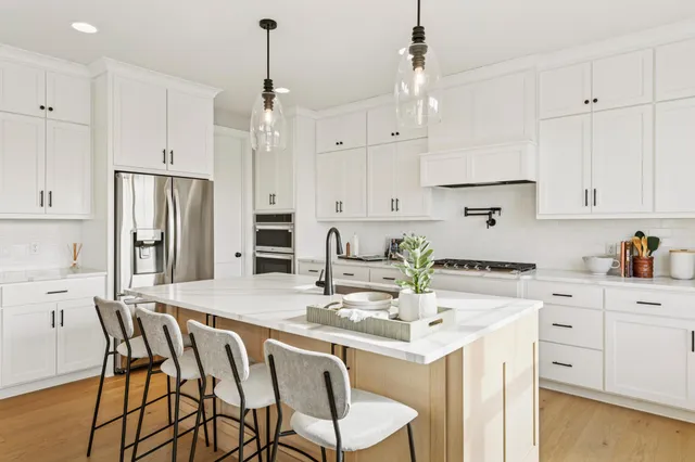 $934,750 | 5527 Scenic Loop Run, Victoria, MN 55318