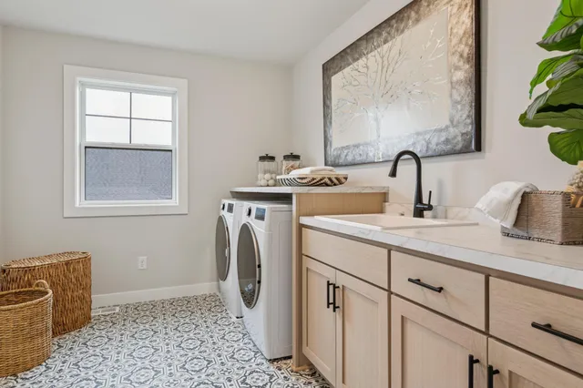 $934,750 | 5527 Scenic Loop Run, Victoria, MN 55318