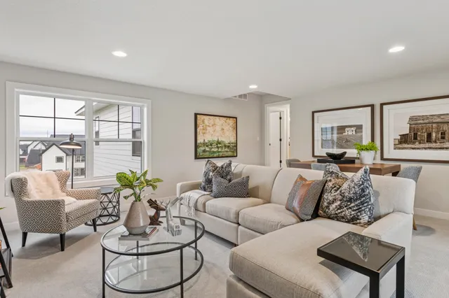 $934,750 | 5527 Scenic Loop Run, Victoria, MN 55318