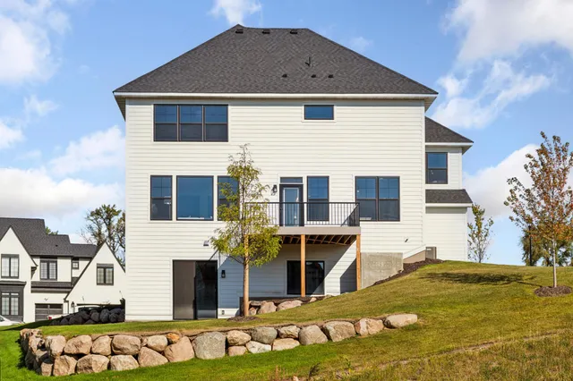 $934,750 | 5527 Scenic Loop Run, Victoria, MN 55318