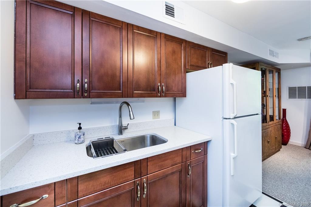 400 Queens Road, Unit D1 Charlotte, NC 28207 - Photo 11 of 23 a white kitchen with a sink and refrigerator