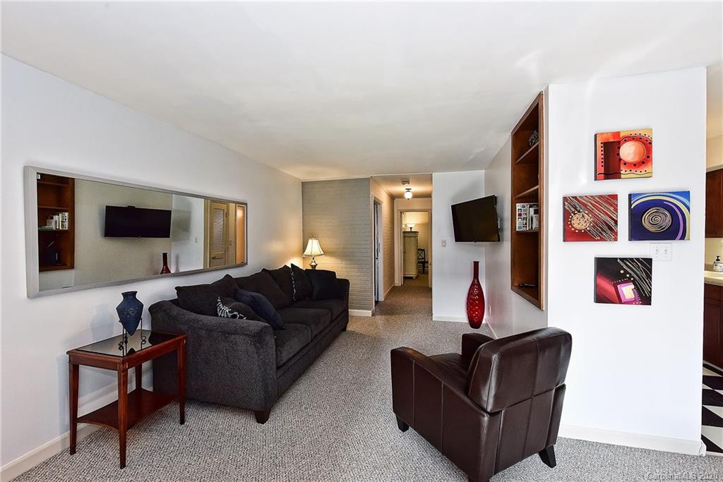 400 Queens Road, Unit D1 Charlotte, NC 28207 - Photo 4 of 23 a living room with furniture and a flat screen tv