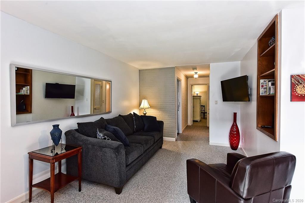 400 Queens Road, Unit D1 Charlotte, NC 28207 - Photo 5 of 23 a living room with furniture and a flat screen tv