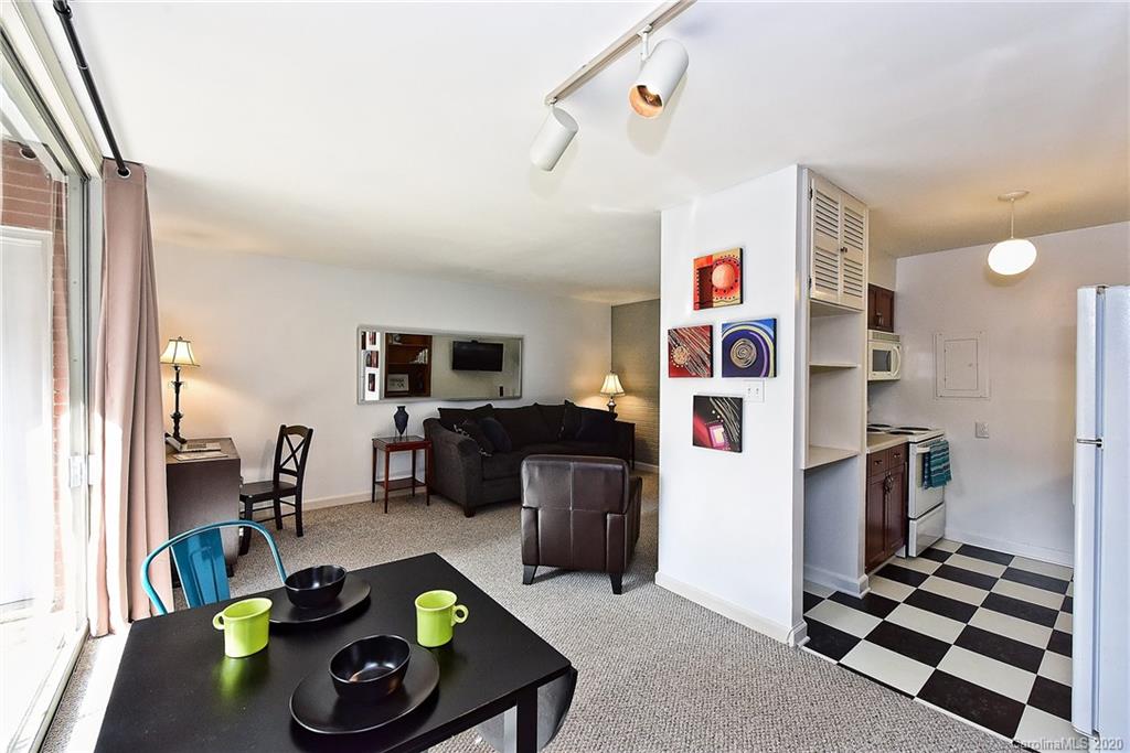 400 Queens Road, Unit D1 Charlotte, NC 28207 - Photo 9 of 23 a living room with furniture and a flat screen tv