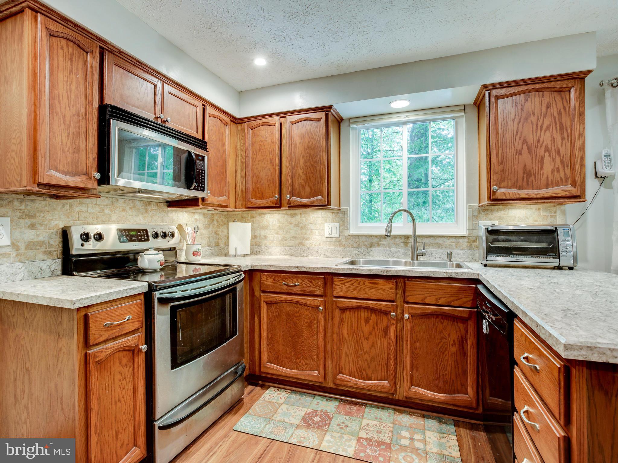 8355 Magic Leaf Road Springfield, VA 22153 - Photo 3 of 28 Kitchen