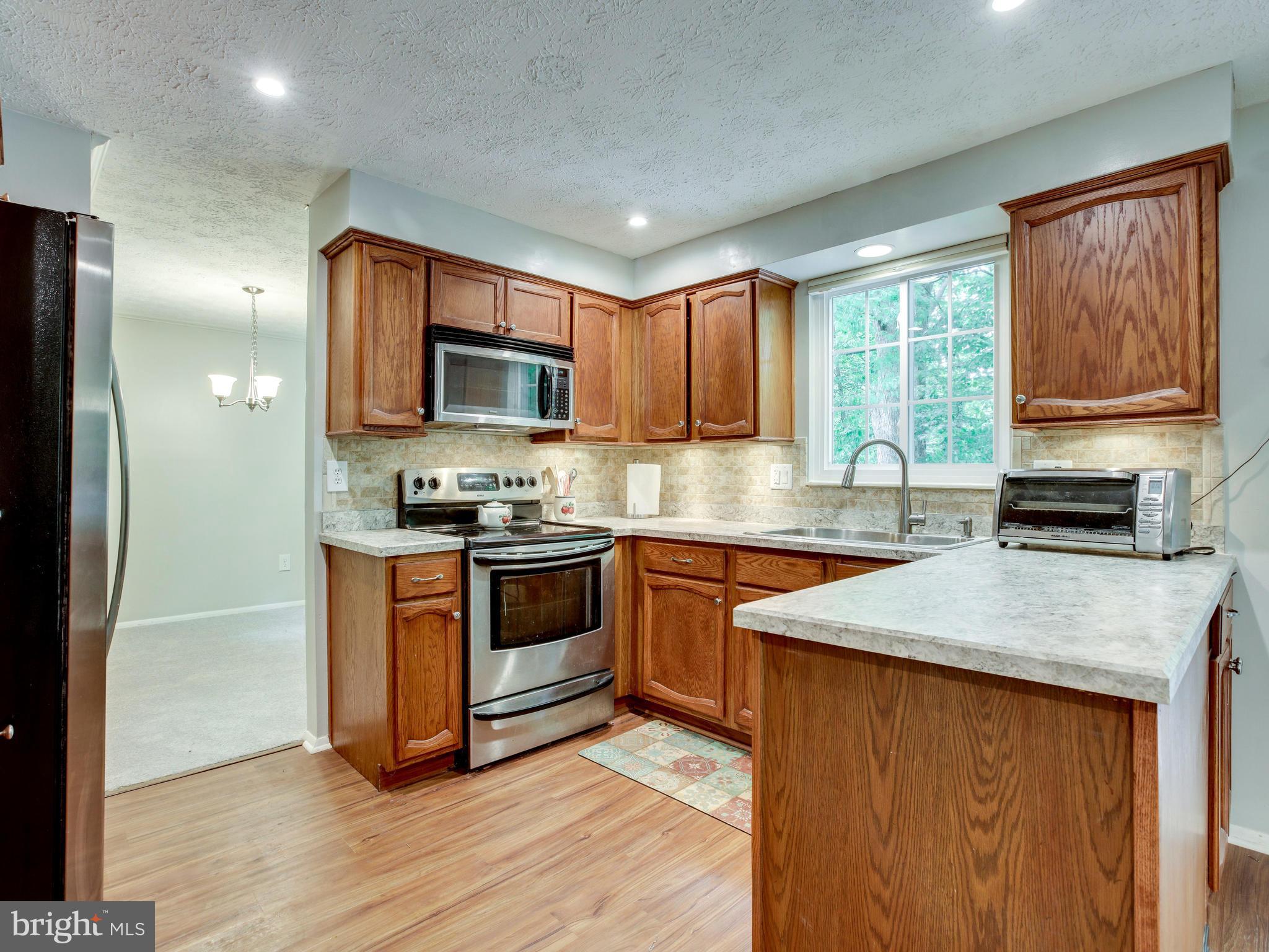 8355 Magic Leaf Road Springfield, VA 22153 - Photo 4 of 28 Kitchen