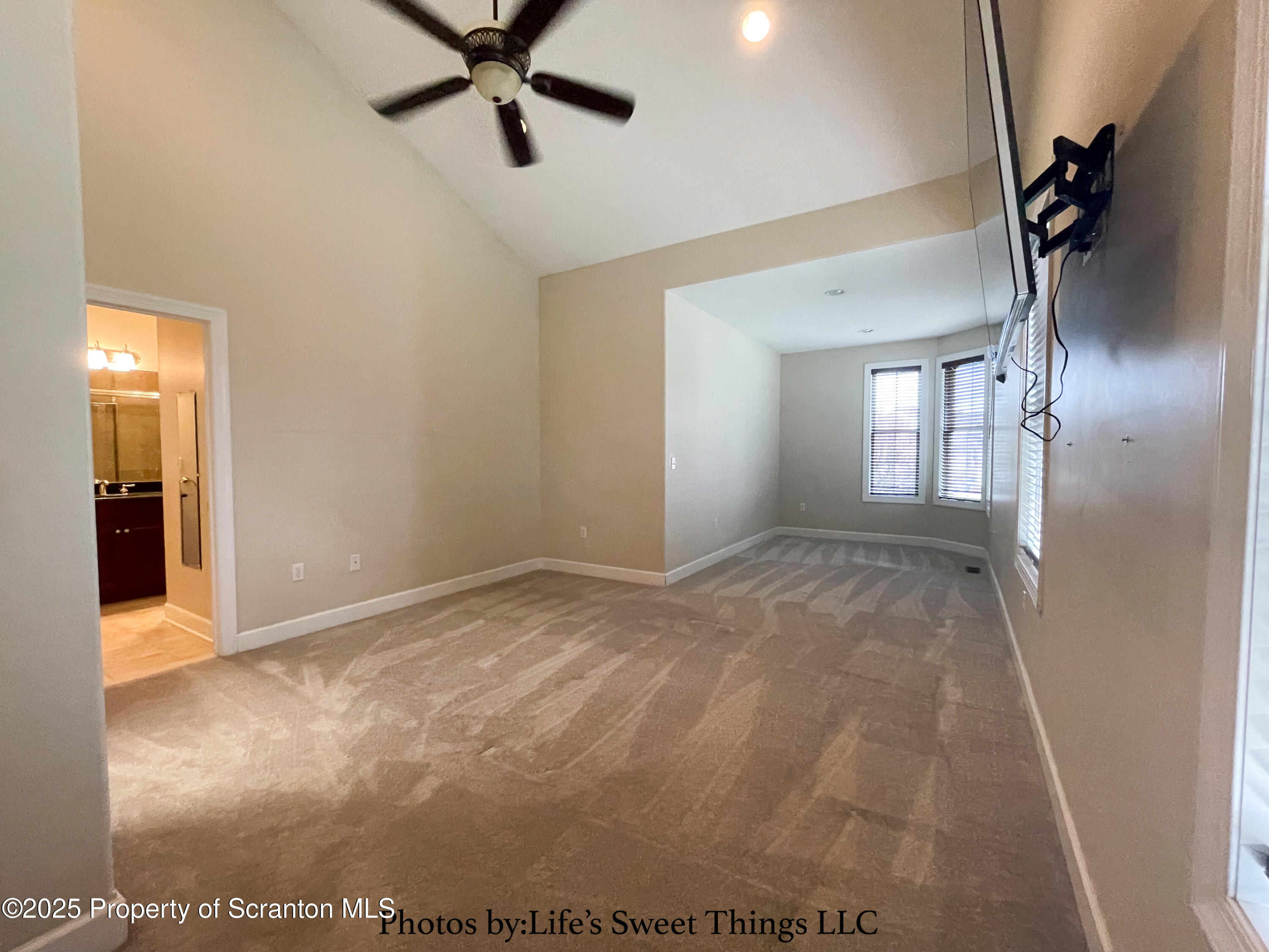 2201 Robinson Cl Moosic, PA 18507 - Photo 17 of 46 Primary Bedroom