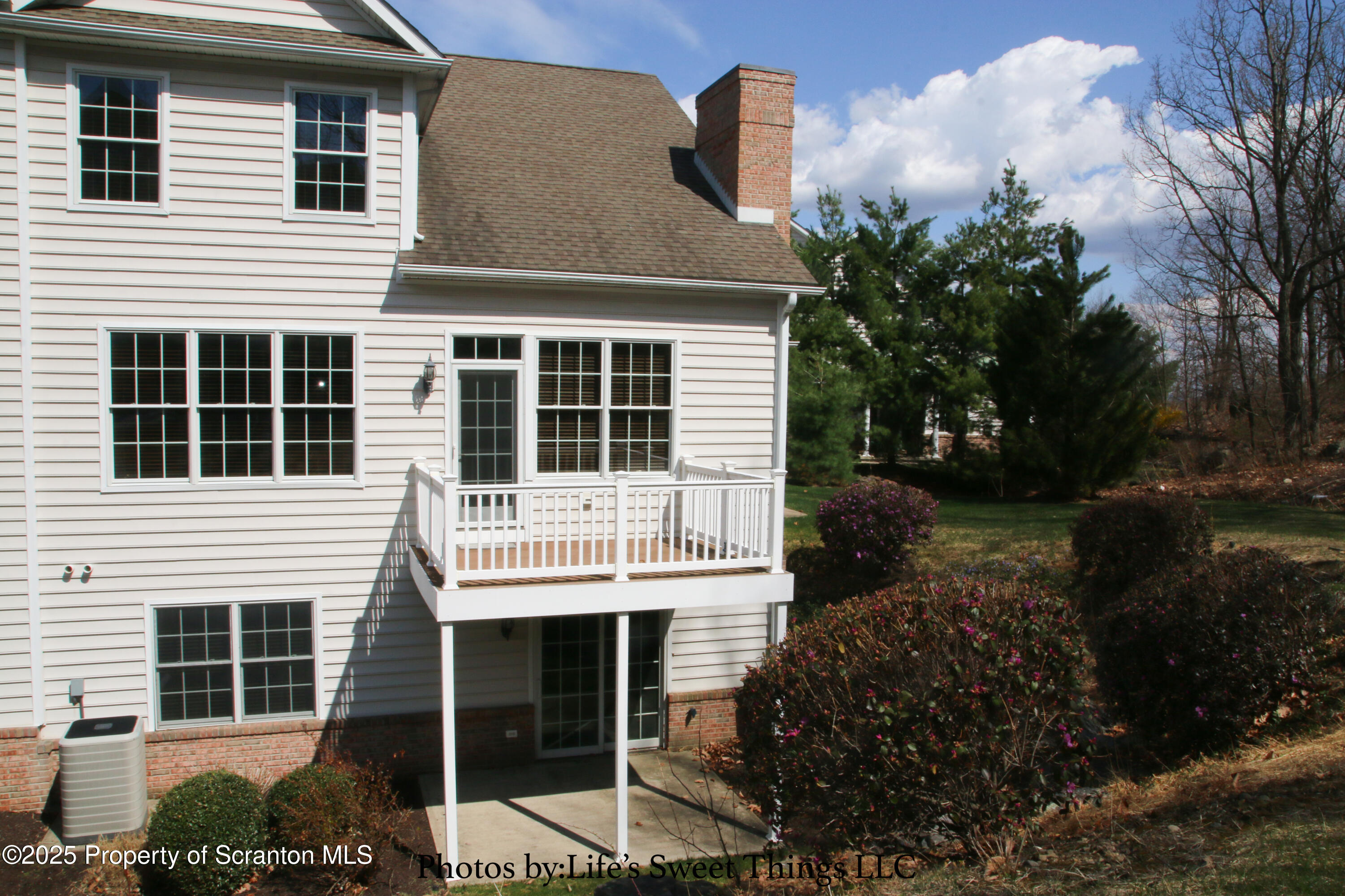 2201 Robinson Cl Moosic, PA 18507 - Photo 2 of 46 Back of unit