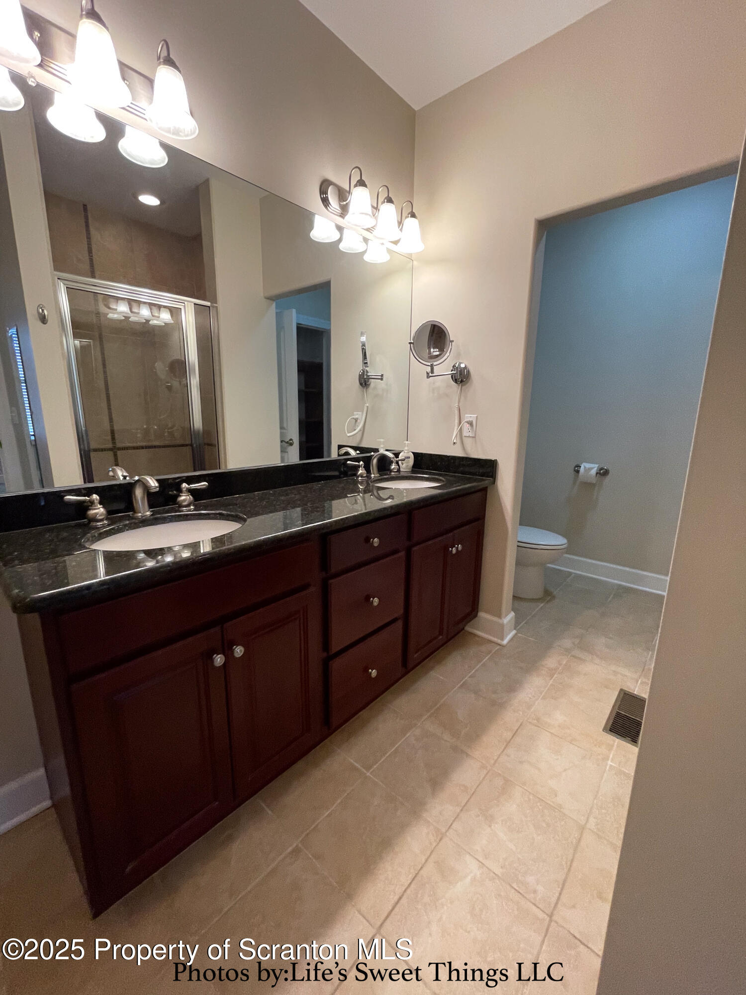 2201 Robinson Cl Moosic, PA 18507 - Photo 22 of 46 MBR bath