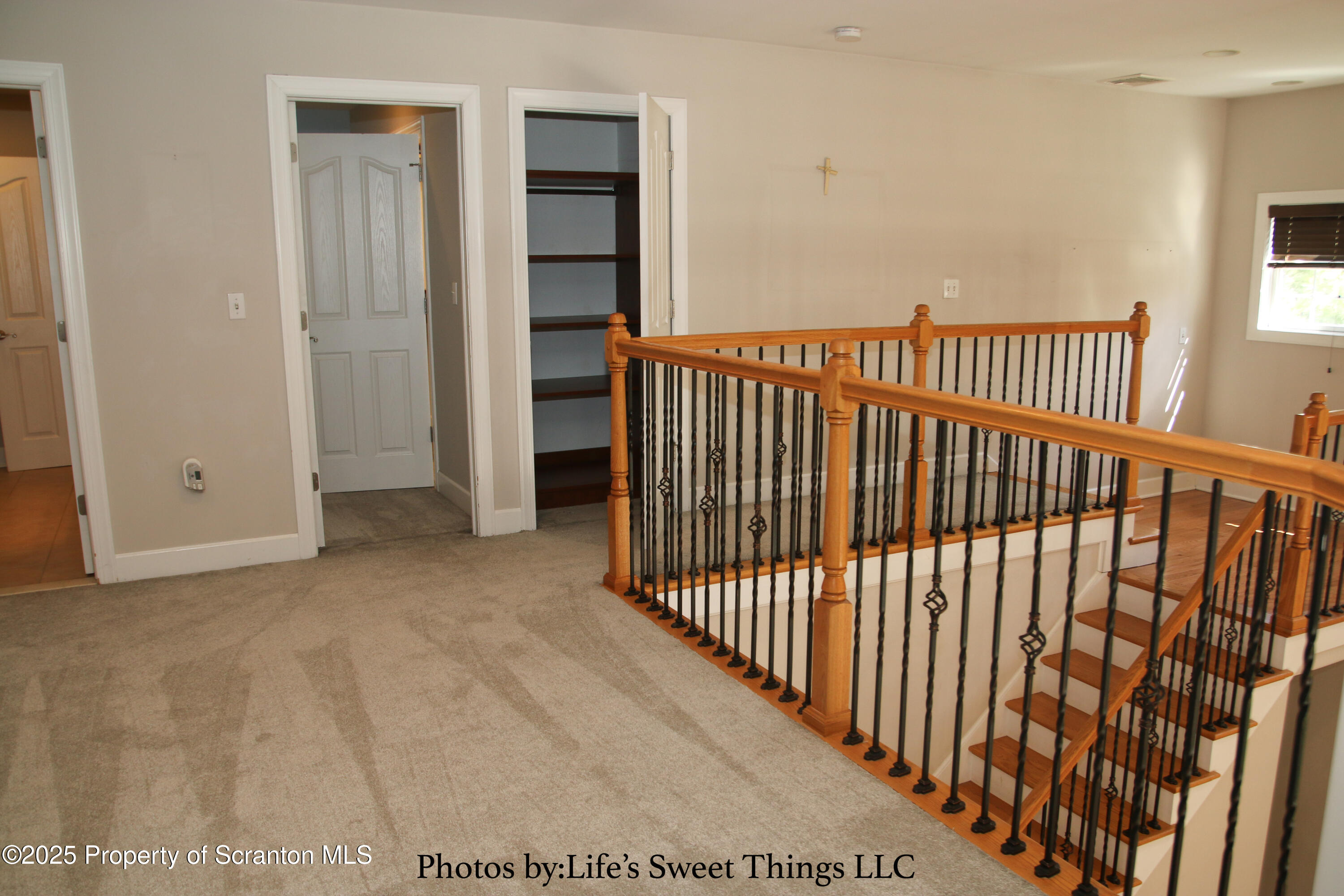 2201 Robinson Cl Moosic, PA 18507 - Photo 30 of 46 Landing