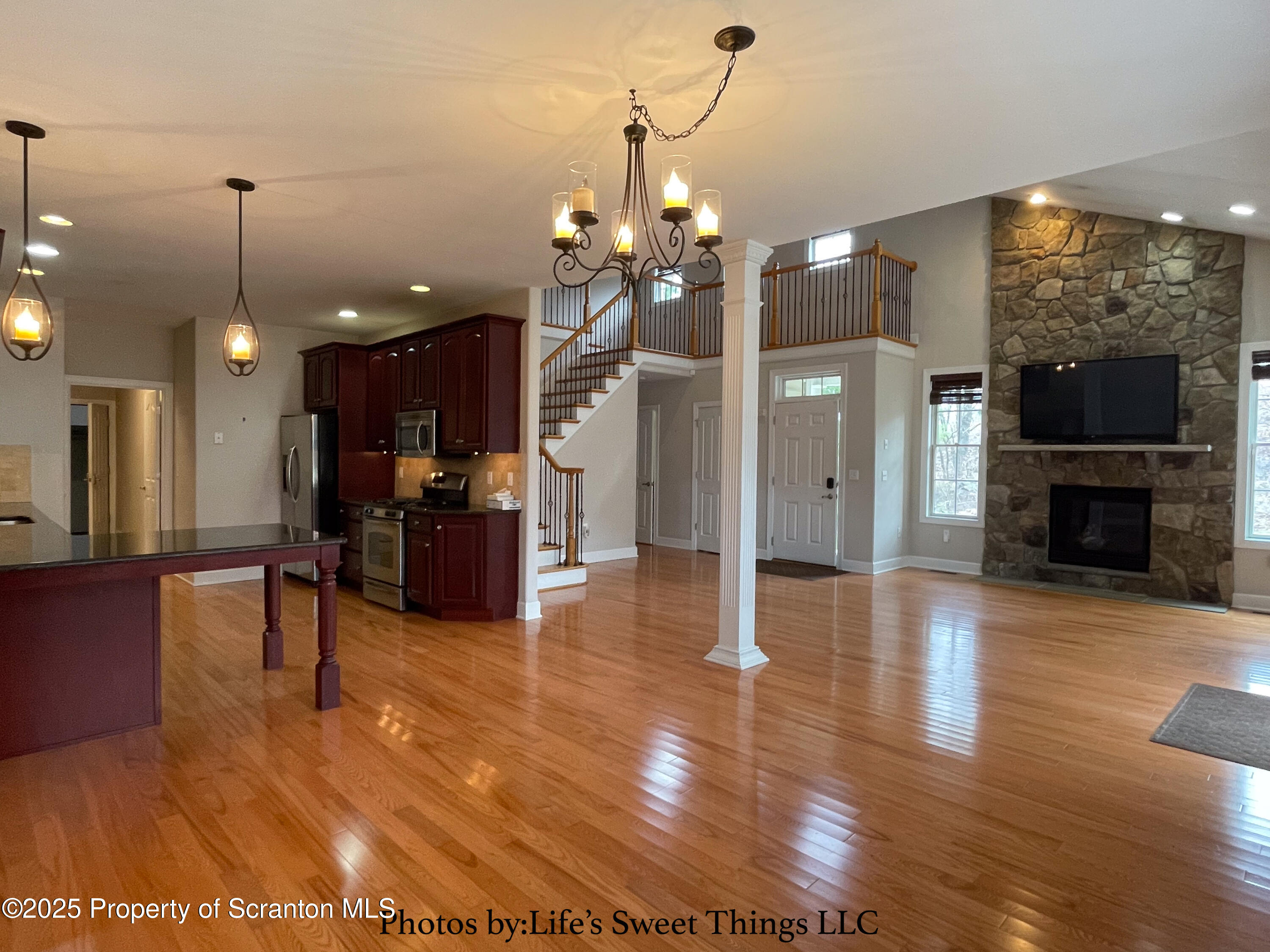 2201 Robinson Cl Moosic, PA 18507 - Photo 3 of 46 Open view