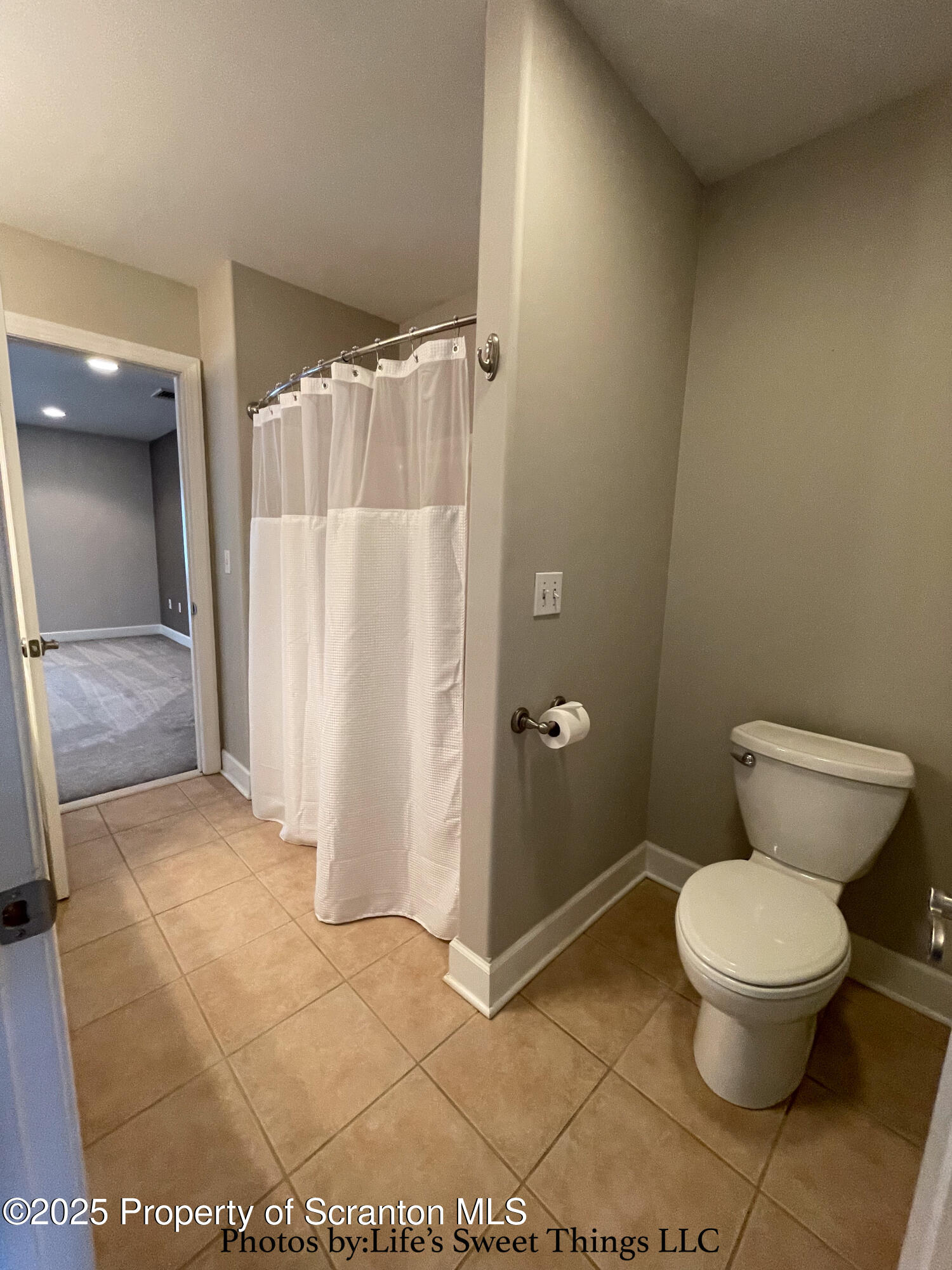 2201 Robinson Cl Moosic, PA 18507 - Photo 37 of 46 Full Bath