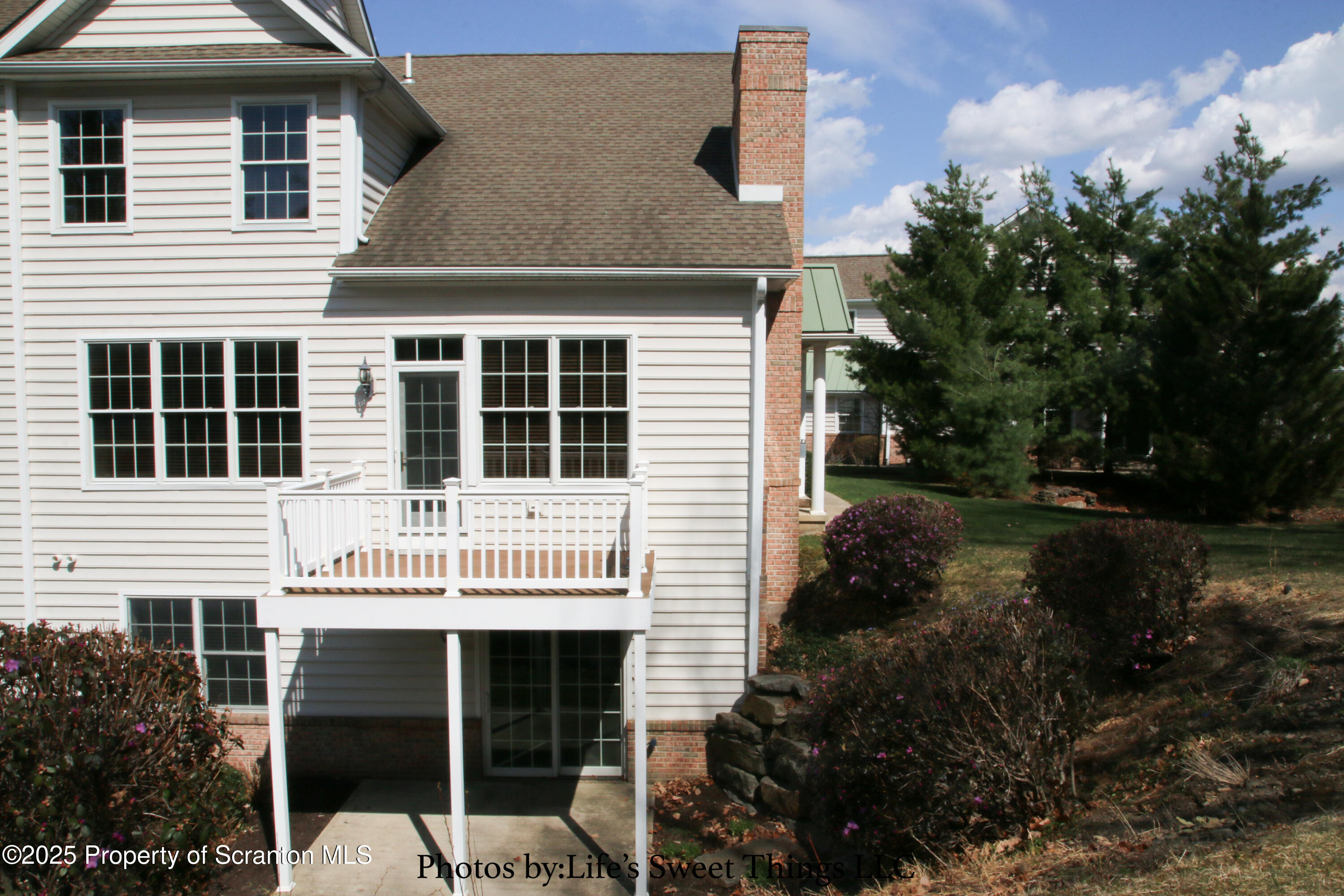 2201 Robinson Cl Moosic, PA 18507 - Photo 42 of 46 Back view