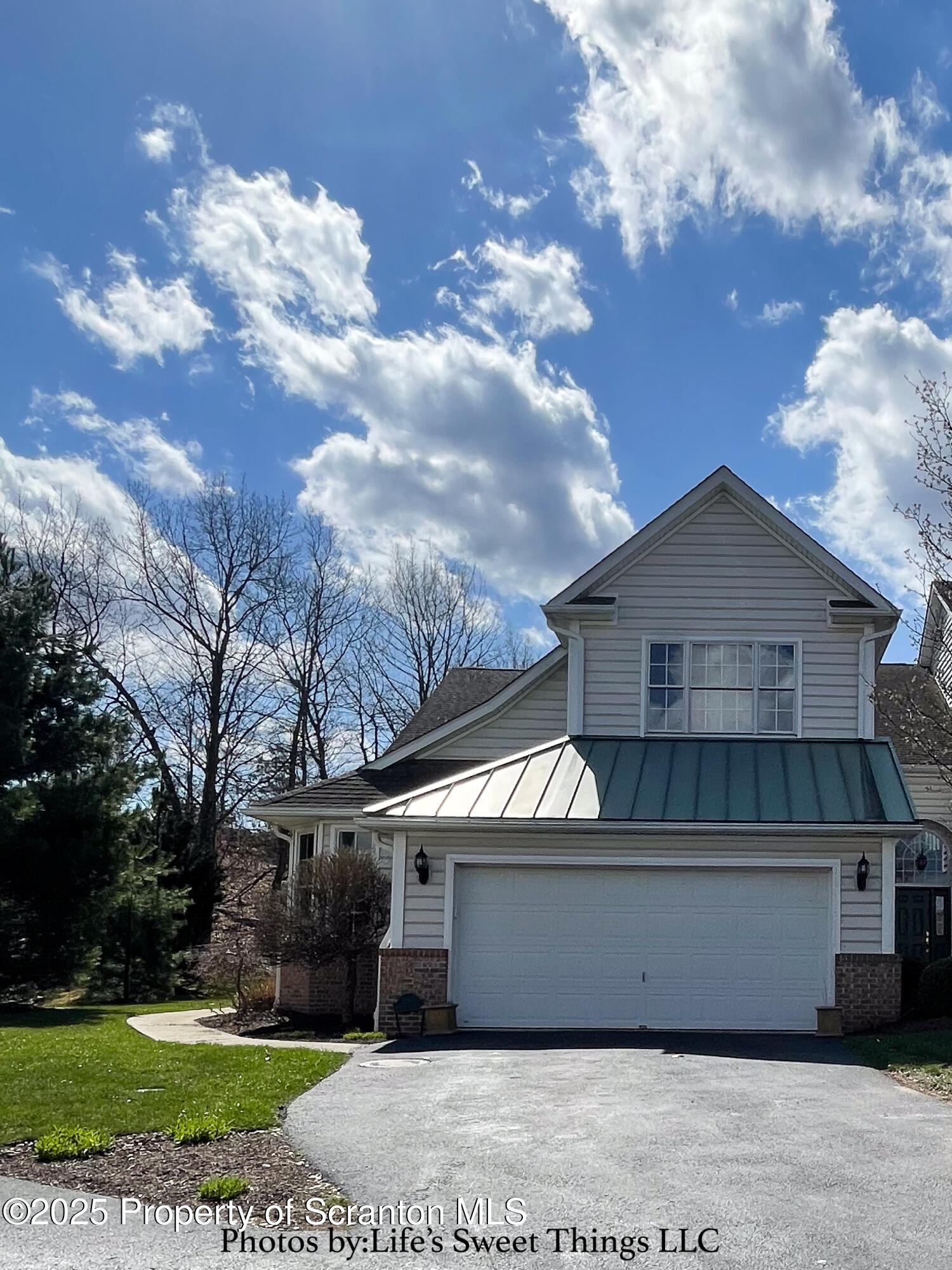 2201 Robinson Cl Moosic, PA 18507 - Photo 46 of 46 Front