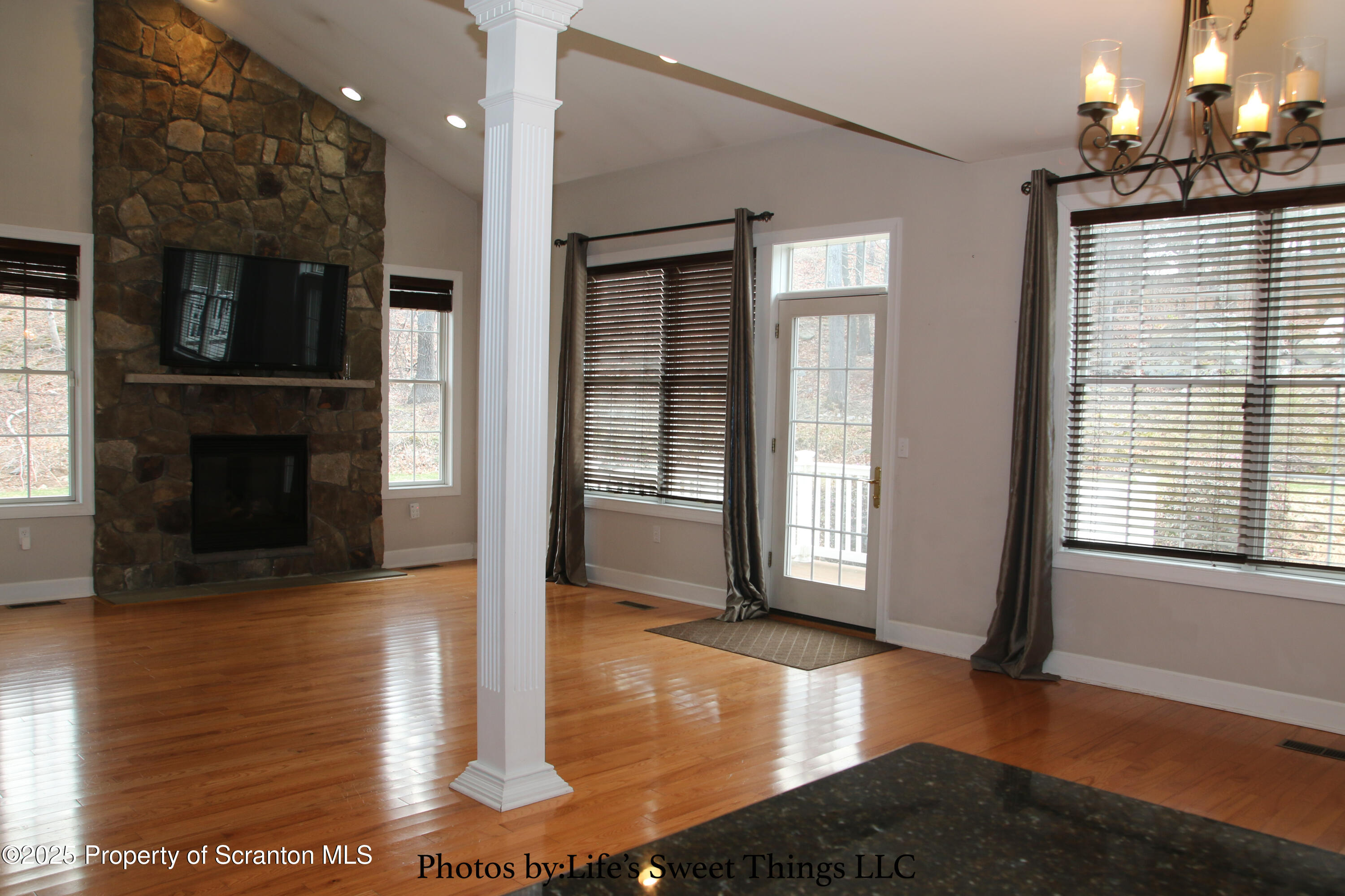 2201 Robinson Cl Moosic, PA 18507 - Photo 8 of 46 Open concept