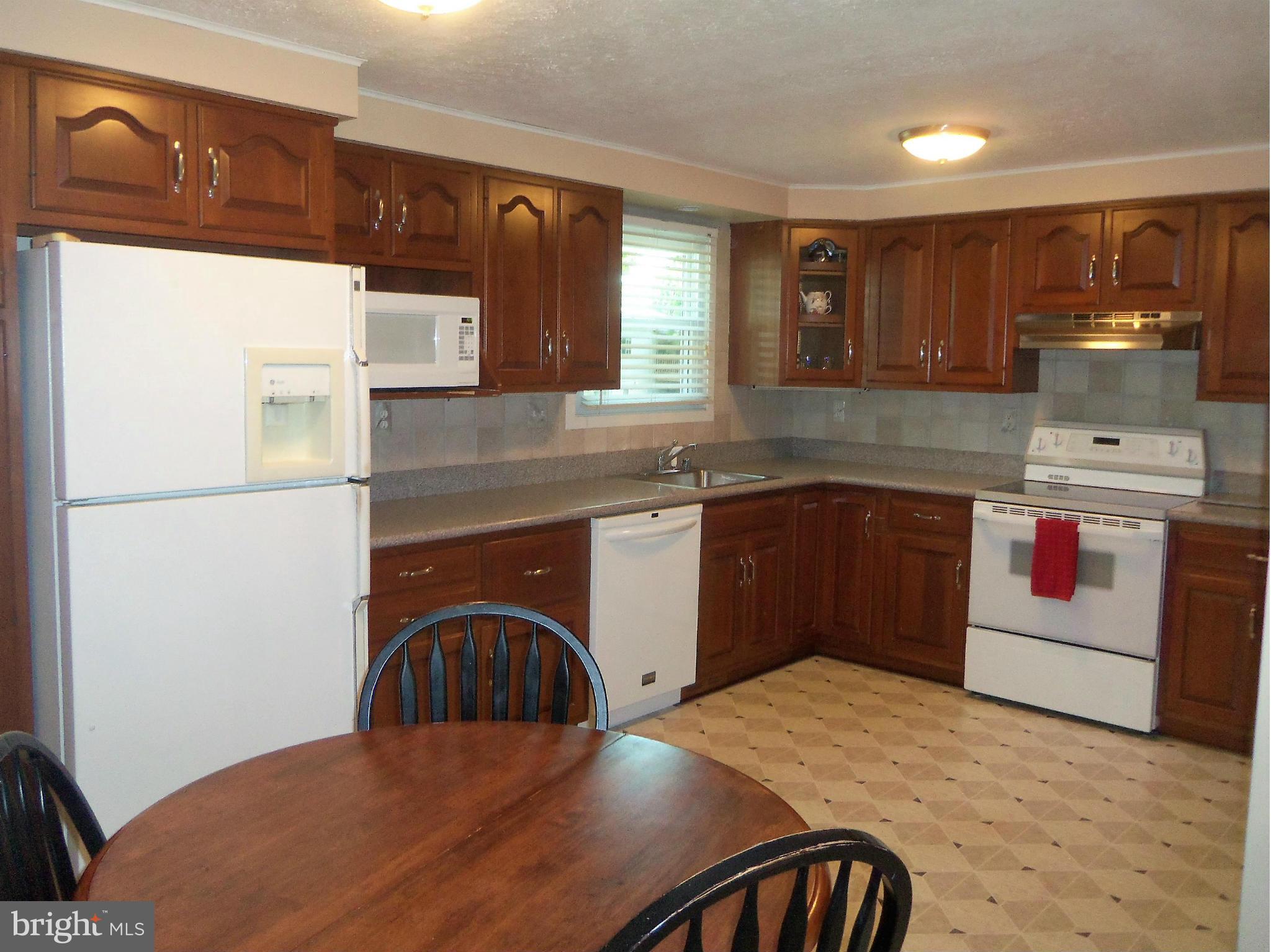 1 Roxburgh Court Nottingham, MD 21236 - Photo 9 of 30 Kitchen