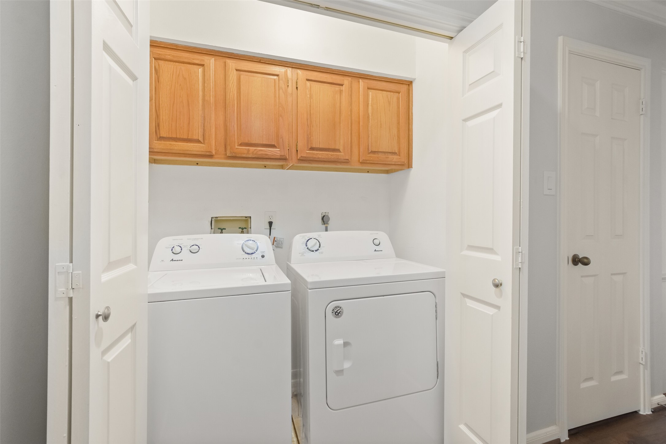 12859 Kingsbridge Lane Houston, TX 77077 - Photo 28 of 36 a utility room with dryer and washer