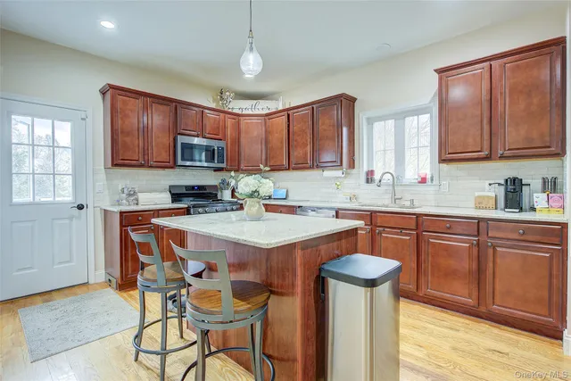 $815,000 | 20 Tanyas Court, Monroe, NY 10950