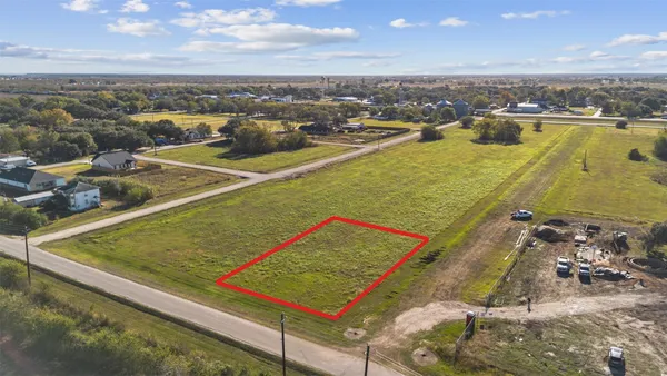 a view of a tennis court