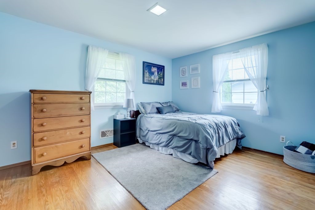 195 Kings Gate North Irondequoit, NY 14617 - Photo 19 of 49 The 2nd of 3 nicely sized bedrooms each with hardw