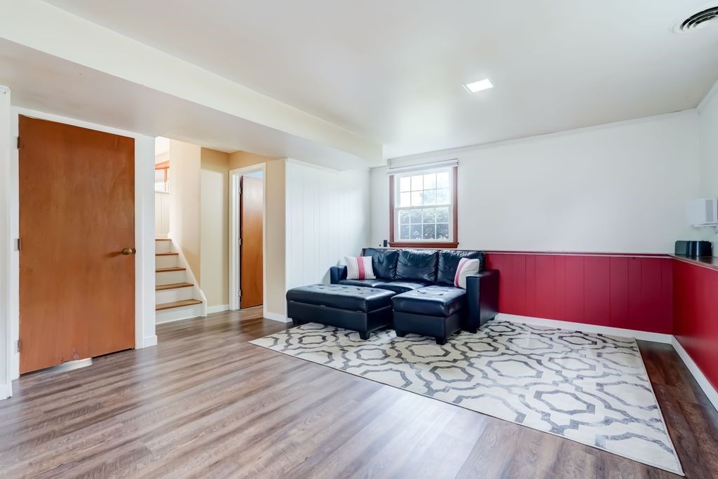 195 Kings Gate North Irondequoit, NY 14617 - Photo 22 of 49 Large family-sized gathering room with easy access