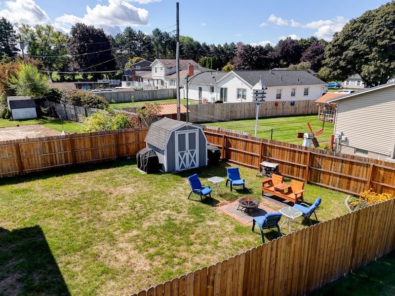 195 Kings Gate North Irondequoit, NY 14617 - Photo 43 of 49 Privacy fencing installed 18 inches inside the pro