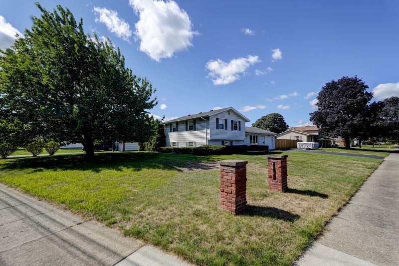 195 Kings Gate North Irondequoit, NY 14617 - Photo 46 of 49 Mature landscape, sidewalks and convenience all ro