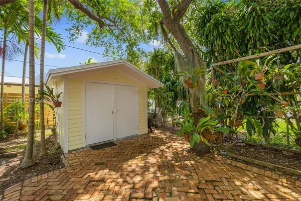 a view of a house with a tree