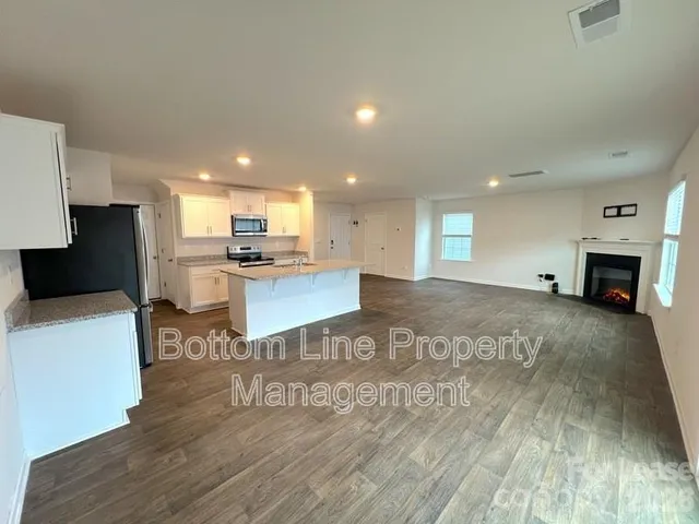 $2,100 | 1603 Blue Velvet Lane, Dallas, NC 28034