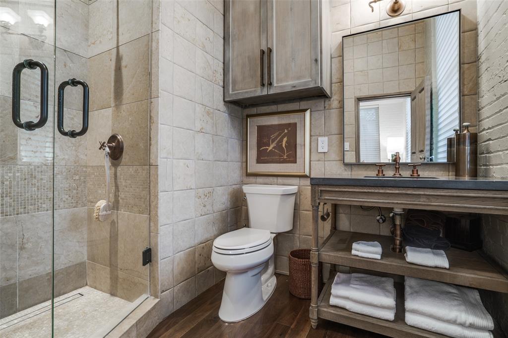 3610 Congress Avenue Dallas, TX 75219 - Photo 27 of 40 a bathroom with a toilet a sink and mirror