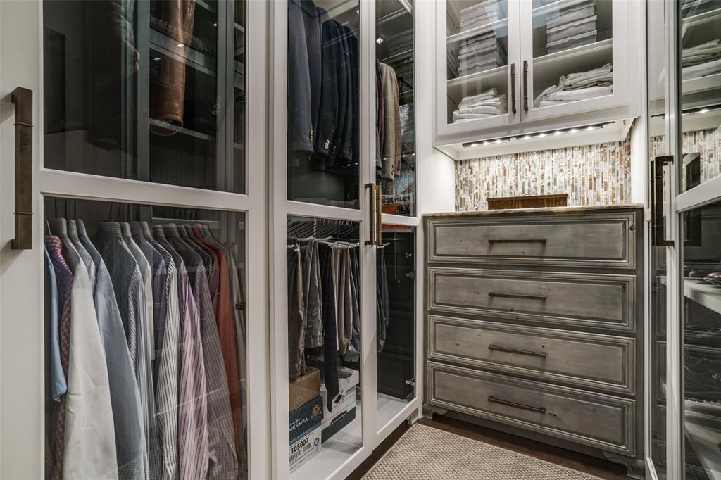 3610 Congress Avenue Dallas, TX 75219 - Photo 29 of 40 a view of walk in closet