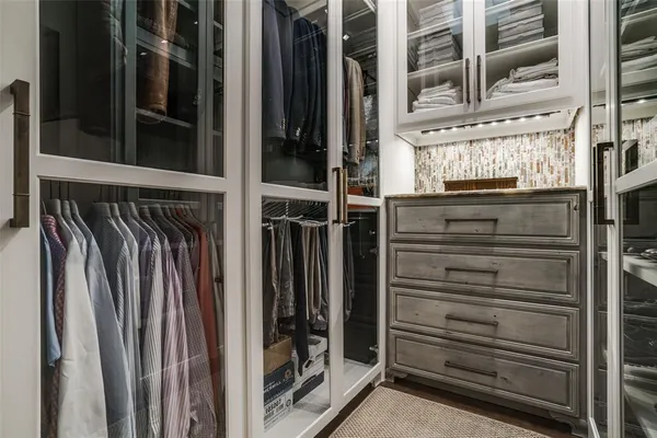 a view of walk in closet