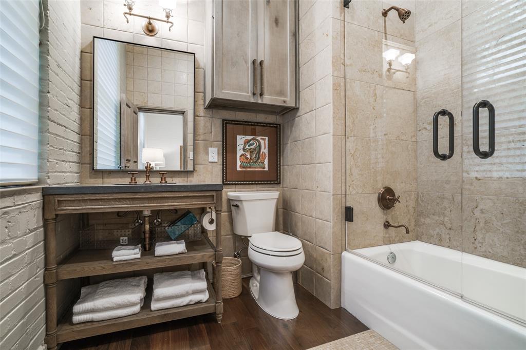 3610 Congress Avenue Dallas, TX 75219 - Photo 30 of 40 a bathroom with a toilet a sink and bathtub