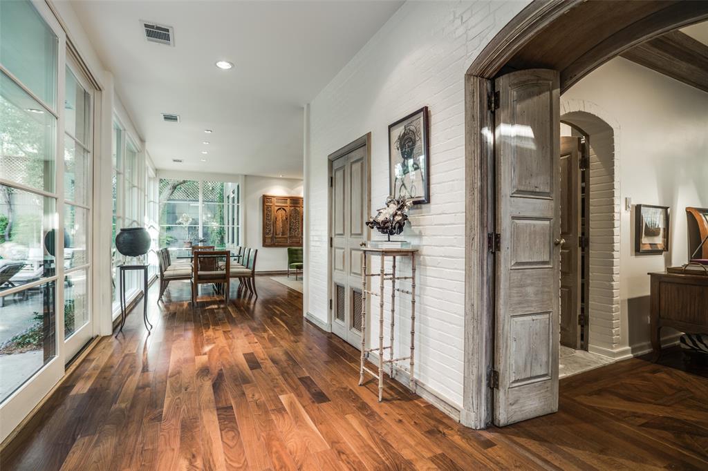 3610 Congress Avenue Dallas, TX 75219 - Photo 4 of 40 a view of a hallway with wooden floor and furniture