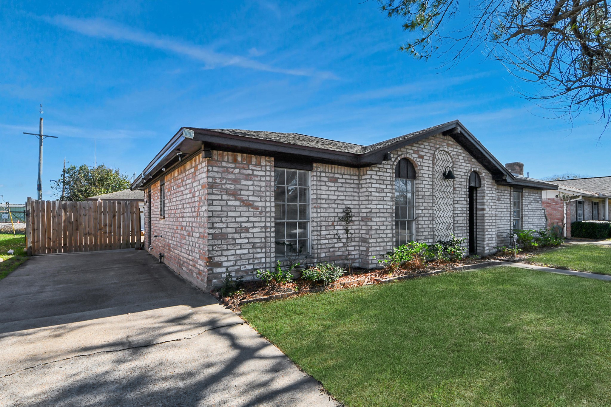 8011 La Roche Lane Houston, TX 77036 - Photo 7 of 45