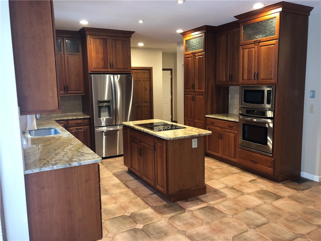 730 Laten Knight Road Cranston, RI 02921 - Photo 13 of 39