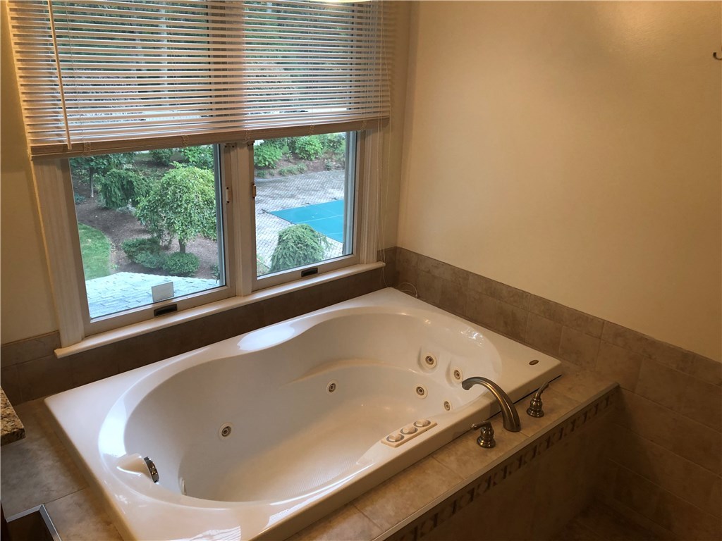730 Laten Knight Road Cranston, RI 02921 - Photo 33 of 39