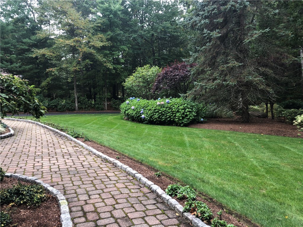 730 Laten Knight Road Cranston, RI 02921 - Photo 7 of 39