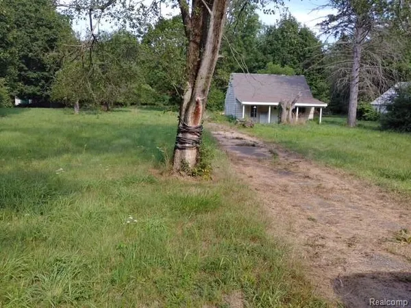$49,900 | 5090 Jackson Road, Flint, MI 48506