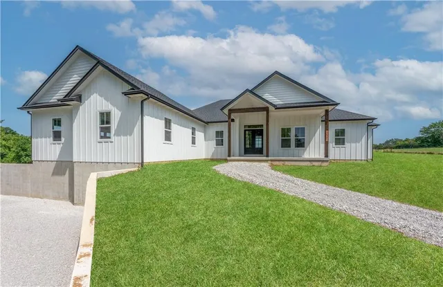 $694,900 | 19657 Mather Road, Sedalia, MO 65301
