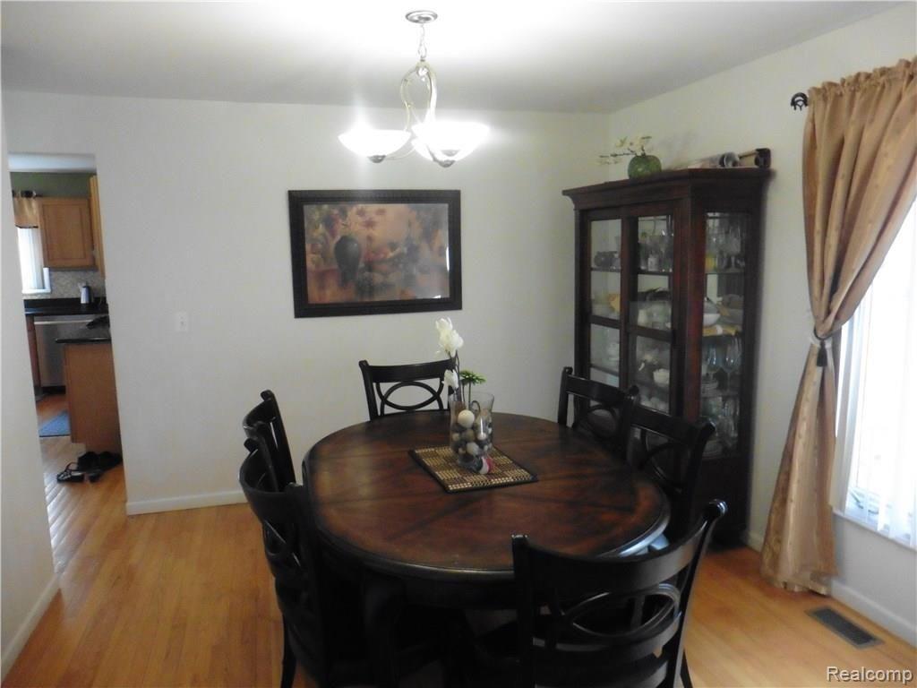 2522 Brilliance Rochester, MI 48309 - Photo 7 of 25 P1010757.JPG