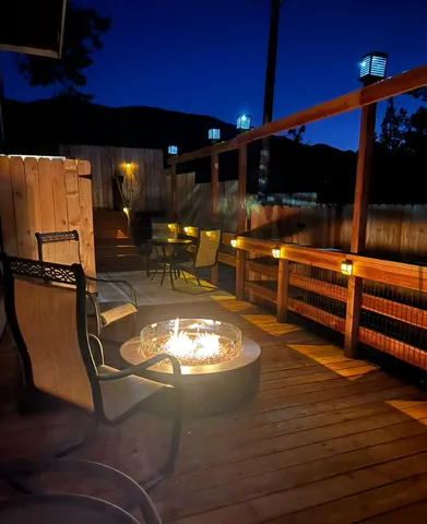 a room with lots of tables and chairs