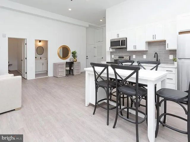 $1,300 | 211 St Paul Street, Unit 504, Baltimore, MD 21202