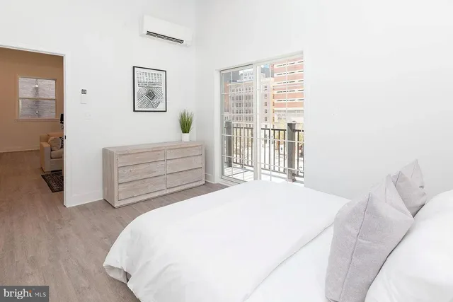 $1,300 | 211 St Paul Street, Unit 504, Baltimore, MD 21202