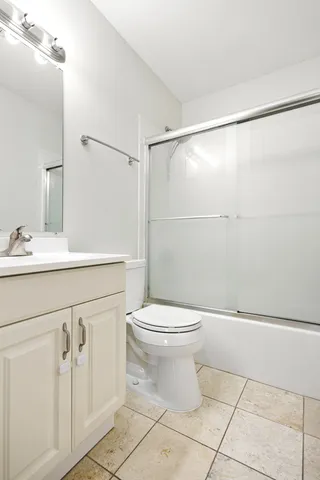 $1,925 | 86 North Victoria Lane, Unit C, Streamwood, IL 60107