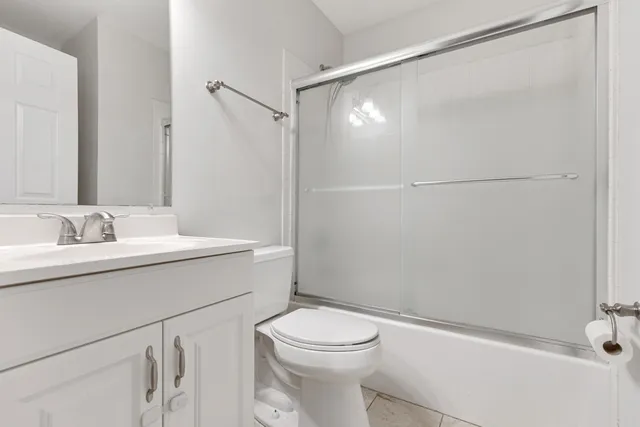 $1,925 | 86 North Victoria Lane, Unit C, Streamwood, IL 60107