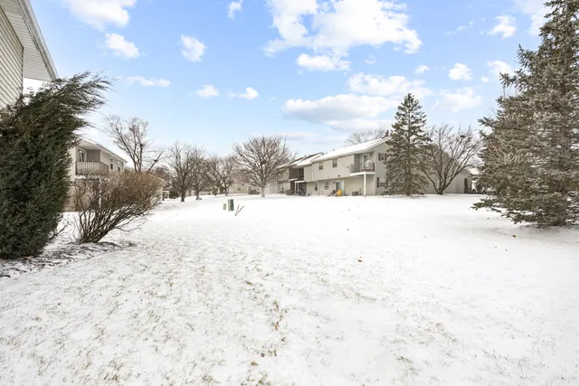 $1,925 | 86 North Victoria Lane, Unit C, Streamwood, IL 60107