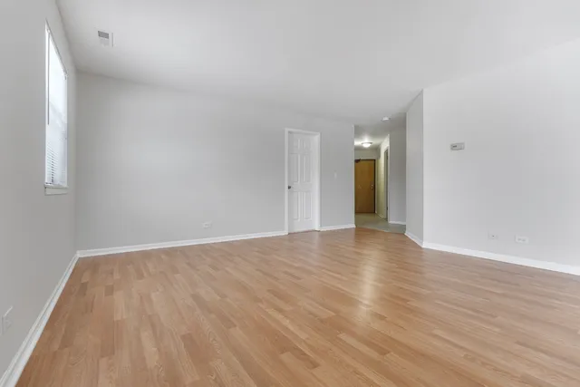 $1,925 | 86 North Victoria Lane, Unit C, Streamwood, IL 60107