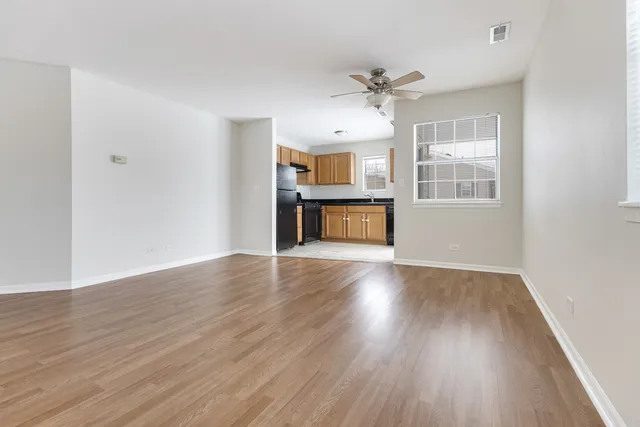 $1,925 | 86 North Victoria Lane, Unit C, Streamwood, IL 60107